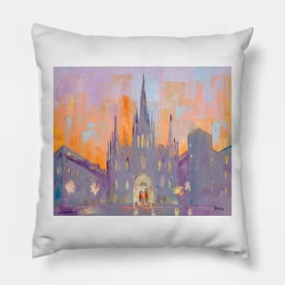 Sunrise. Catedral de Barcelona Pillow