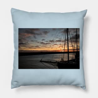 November sunrise (Landscape) Pillow