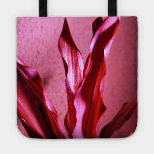 Pink Leaves Photography With Water Droplets Tote