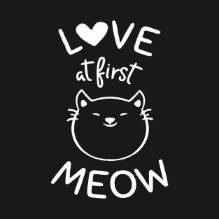 Love at first Meow funny cat lover quote T-Shirt