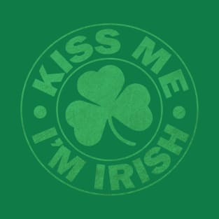 Kiss Me I'm Irish Shamrock St Paddys Day Men Women T-Shirt