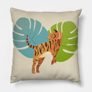 Tiger with jungle leaves background Pillow