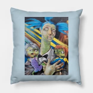 Ello Worm graffiti Pillow