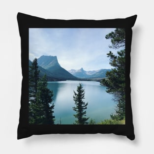 Beautiful Blue Mountains and Lake Pillow