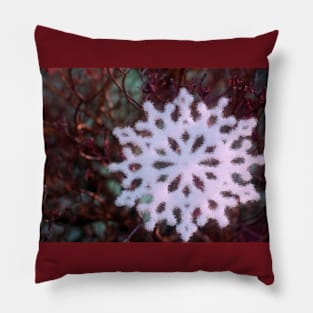 Christmas snowflake in red and green Pillow