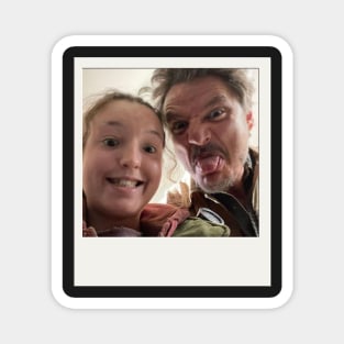 pedro pascal and bella ramsey having fun foto retro Magnet