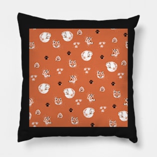 Red foxes and white foxes pattern Pillow