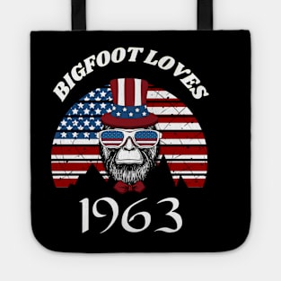 Bigfoot loves America and People born in 1963 Tote