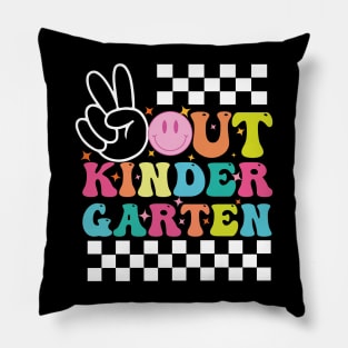Peace Out Kindergarten, Last Day of School, End of School, Retro Wavy Text, Dots Doodle Pillow