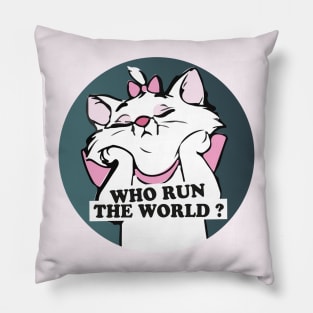 run the world Pillow