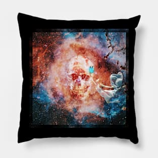 Illustration's skull La femme au papillon bleu Pillow