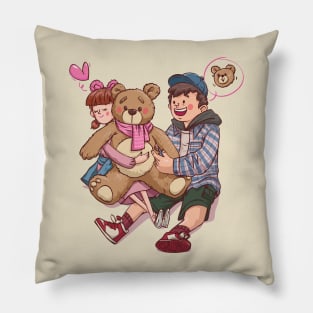 couple hugging teddy bear Pillow