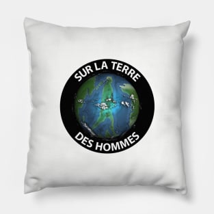 Sur La Terre Des Hommes Pillow