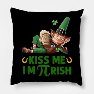 kiss me i m pi rish Pillow