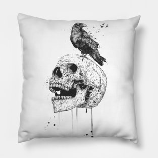 New skull (bw) Pillow