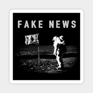 FAKE NEWS Magnet