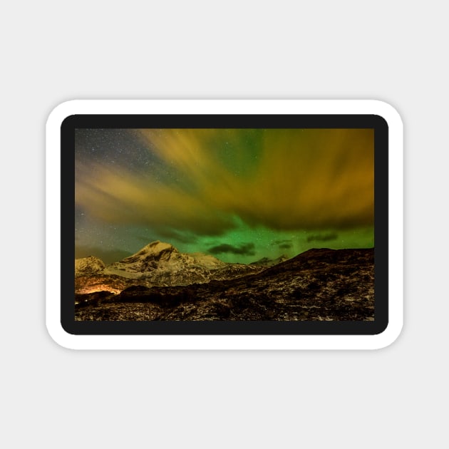Northern Lights in Hiding Magnet by krepsher