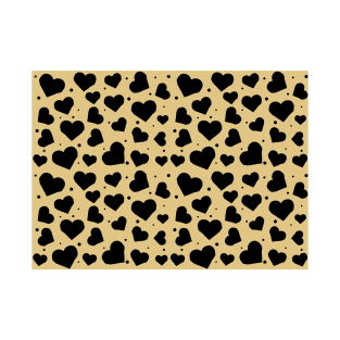 Black Hearts Seamless Pattern on Beige Background T-Shirt