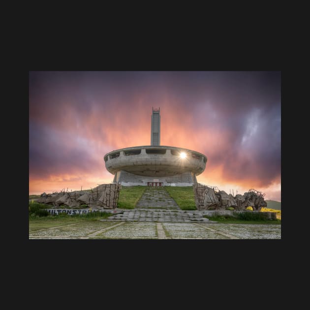 Buzludzha, Bulgaria by mitzobs