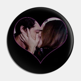 Stydia kiss Pin