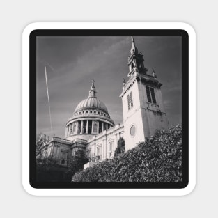 St Paul's Cathedral in shades of gray Magnet