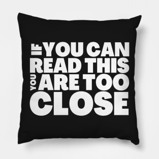 FUNNY SOCIAL DISTANCING T-SHIRT IF YOU CAN READ THIS, YOU ARE TOO CLOSE Pillow