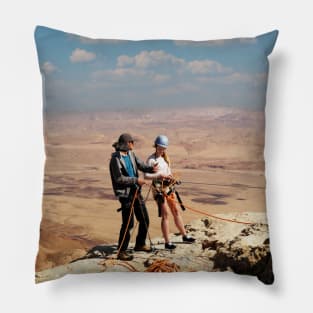 Israel, Mitzpe Ramon. Abseiling at the Crater Pillow