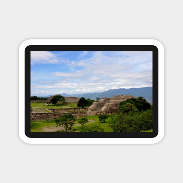 Site archéologique de Monte Alban, Oaxaca Mexique Magnet by franck380
