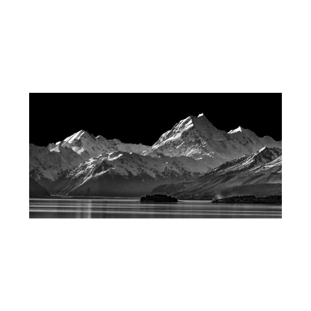 Aoraki across Lake Pukaki by charlesk