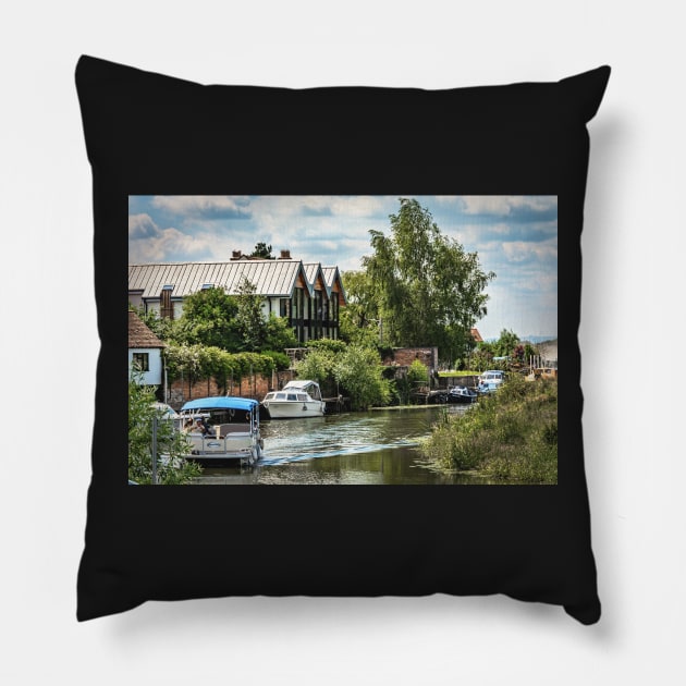 On The Avon At Tewkesbury Pillow by IanWL