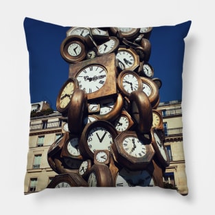 L'Heure de Tous Pillow