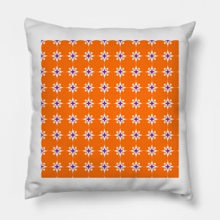 Star in an orange sky Pillow