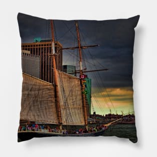 Sailing into the East River, New York City Pillow