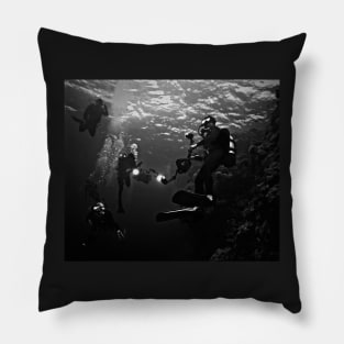 COUSTEAU EN NOIR Pillow