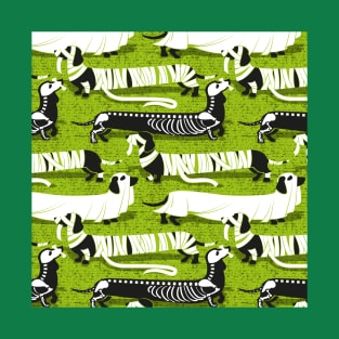 Spooktacular long dachshunds // pattern // bahia green background mummy ghost and skeleton dogs T-Shirt