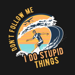 Don't follow me I do stupid things - Surfing Surf T-Shirt