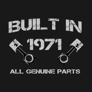 Built in 1971 Car fanatics 49th Birthday Gift ideas T-Shirt