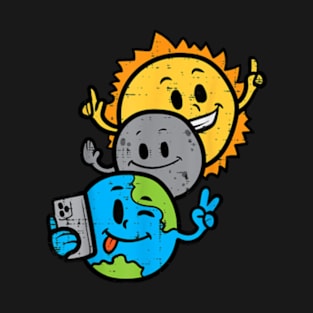 Selfie Earth Moon Sun Funny Total Solar Eclipse 2024 Kids T-Shirt