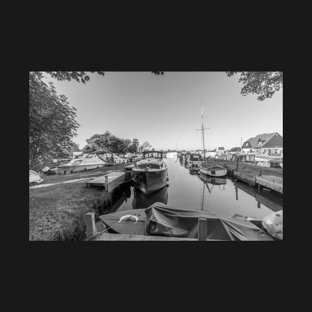 Thurne Dyke motorboat moorings off Thurne Mouth in the Norfolk Broads by yackers1