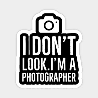 I dont look I am photographer black Magnet