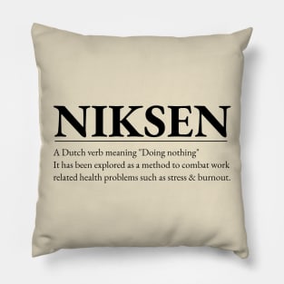 Niksen -The art of doing nothing- Simple black text design Pillow