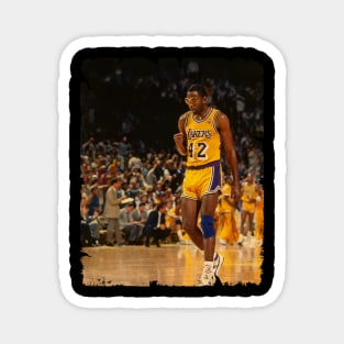 James Worthy - Vintage Design Of Basketball Magnet