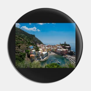 View on the cliff town of Vernazza, one of the colorful Cinque Terre on the Italian west coast Pin