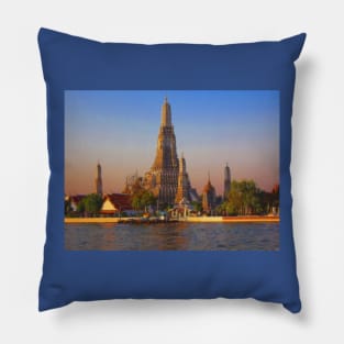 Wat Arun, (Temple of the Dawn), Bangkok, Thailand Pillow