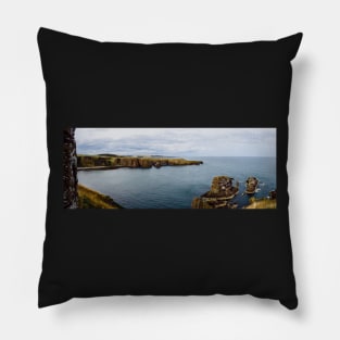 Panorama of the surroundings of Dunnottar castle in Aberdeenshire, Scotland Pillow