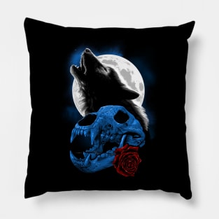 Wolf howling under the moon Pillow