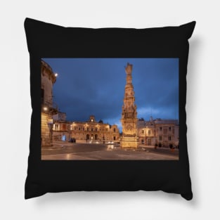 Obelisco Sant'Oronzo obelisk in Ostuni, Italy Pillow