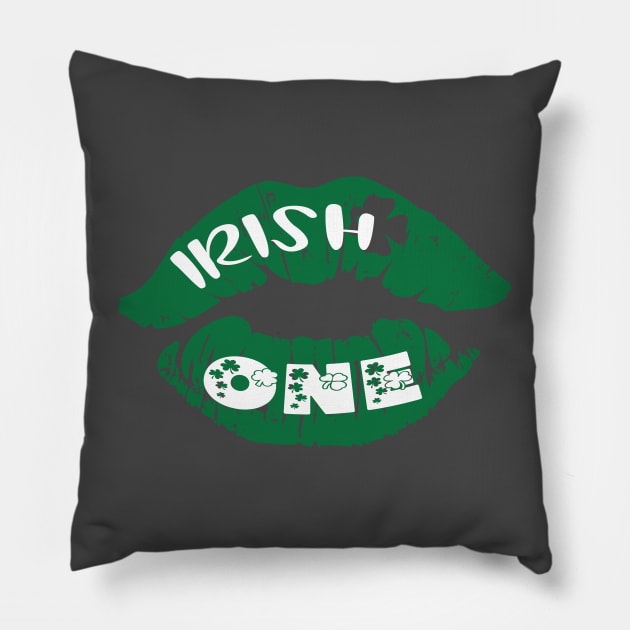 irish one st patricks kiss me i'm irish Pillow by YuriArt