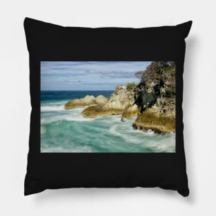 Big Surf in the Narrow Gorge Pillow