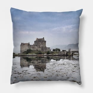 Eilean Donan Castle, Highlands of Scotland Pillow